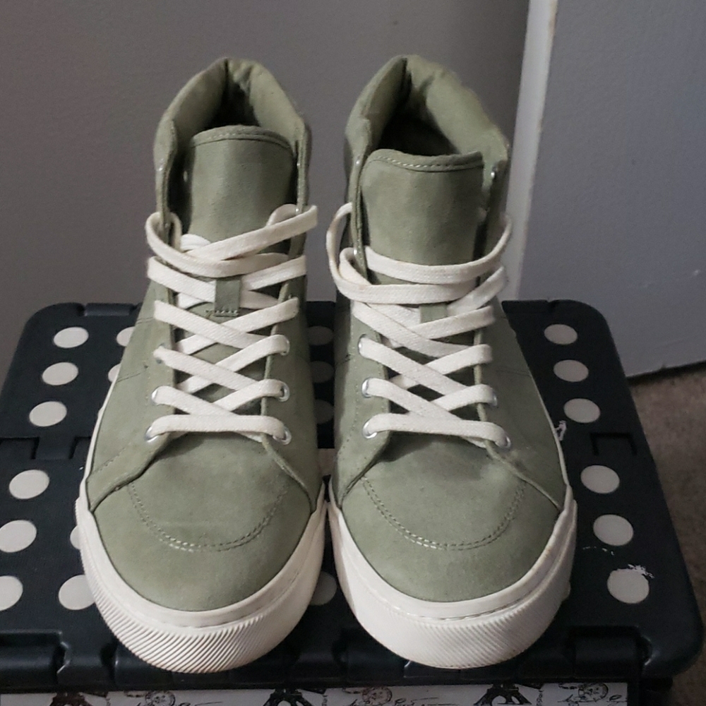 High Top Sneaks